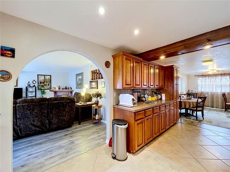 For Sale: $379,900 (2 beds, 2 baths, 1321 Square Feet)