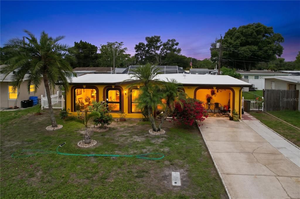 For Sale: $379,900 (2 beds, 2 baths, 1321 Square Feet)