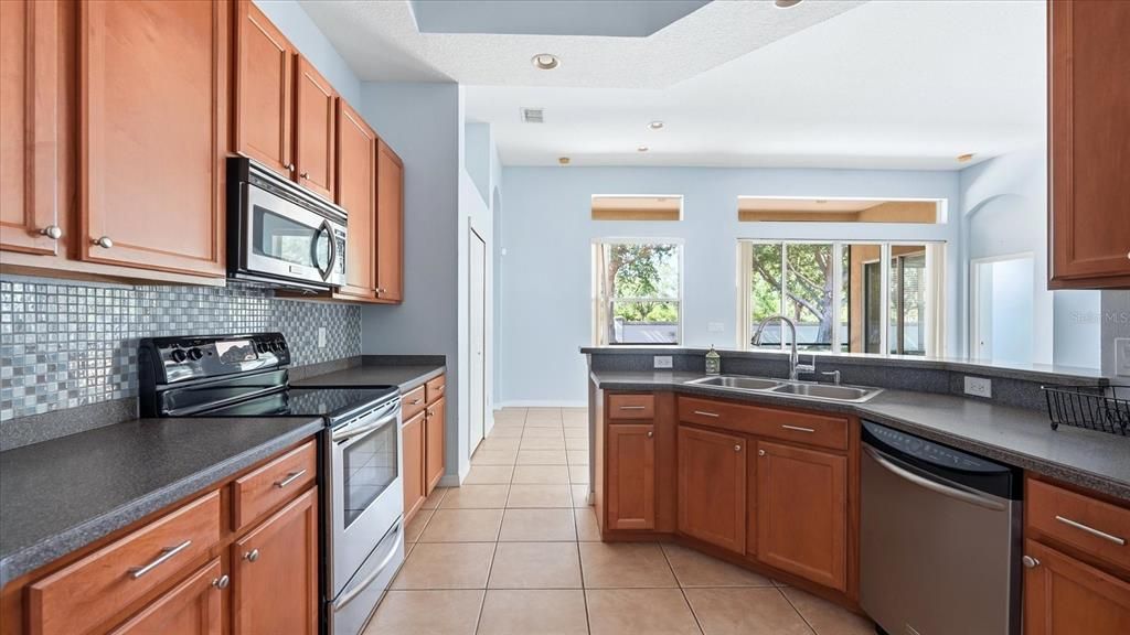 На продажу: $419,900 (4 спален, 3 ванн, 2290 Квадратных фут)