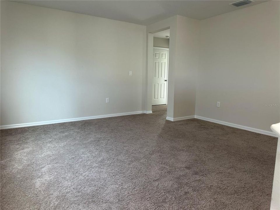 For Sale: $369,900 (5 beds, 3 baths, 2640 Square Feet)