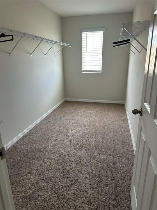 For Sale: $369,900 (5 beds, 3 baths, 2640 Square Feet)