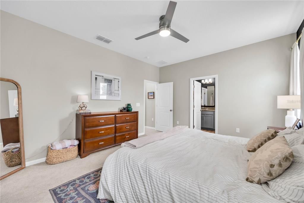 Active With Contract: $450,000 (4 beds, 2 baths, 1644 Square Feet)