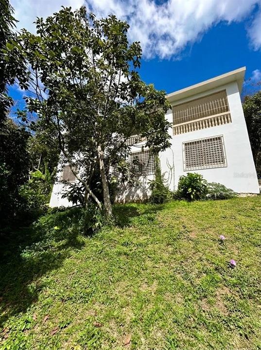 For Sale: $260,000 (5 beds, 2 baths, 2467 Square Feet)