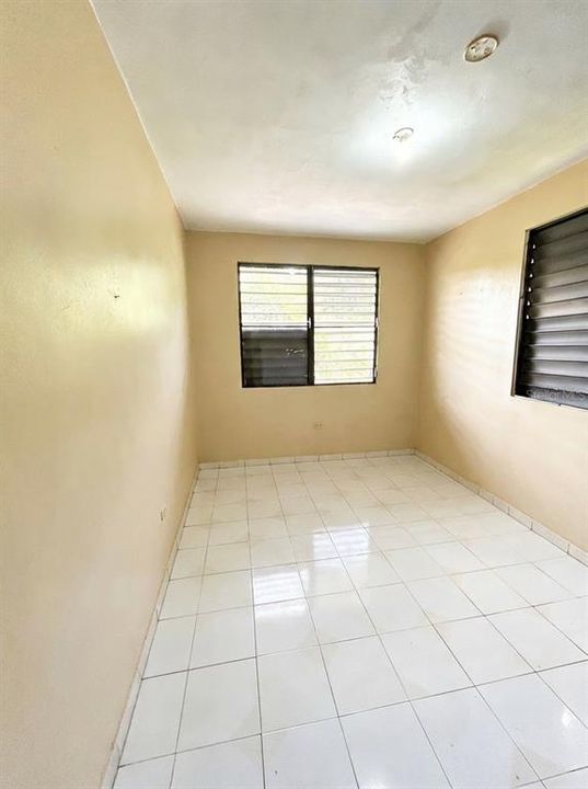 For Sale: $260,000 (5 beds, 2 baths, 2467 Square Feet)