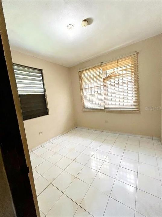 For Sale: $260,000 (5 beds, 2 baths, 2467 Square Feet)