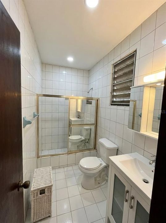 For Sale: $260,000 (5 beds, 2 baths, 2467 Square Feet)