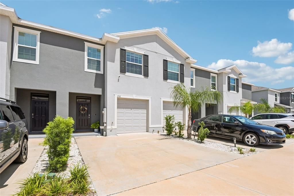 For Sale: $299,900 (3 beds, 2 baths, 1673 Square Feet)