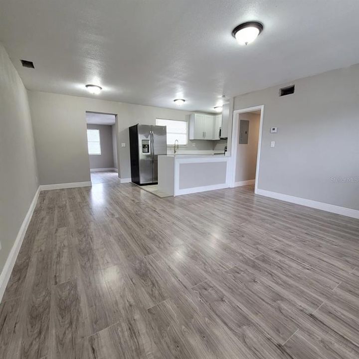 For Sale: $325,000 (4 beds, 3 baths, 1648 Square Feet)