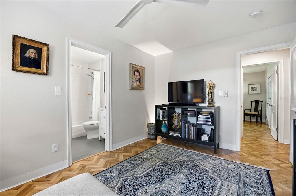 Activo con contrato: $640,000 (2 camas, 2 baños, 1523 Pies cuadrados)