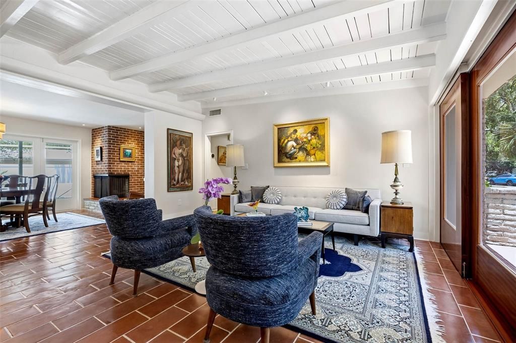 Activo con contrato: $640,000 (2 camas, 2 baños, 1523 Pies cuadrados)