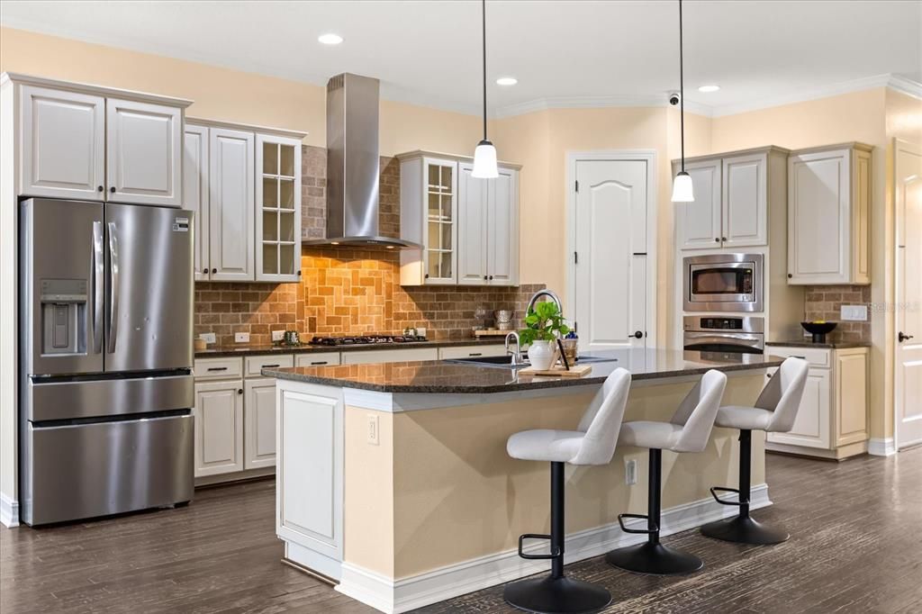 For Rent: $7,800 (5 beds, 4 baths, 3835 Square Feet)