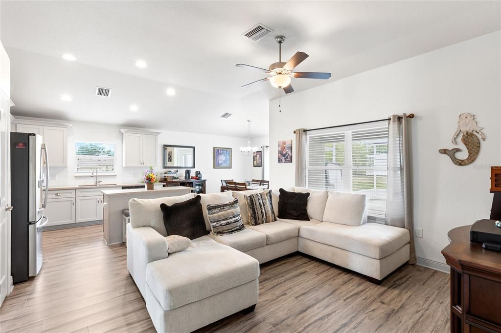 For Sale: $315,000 (3 beds, 2 baths, 1504 Square Feet)