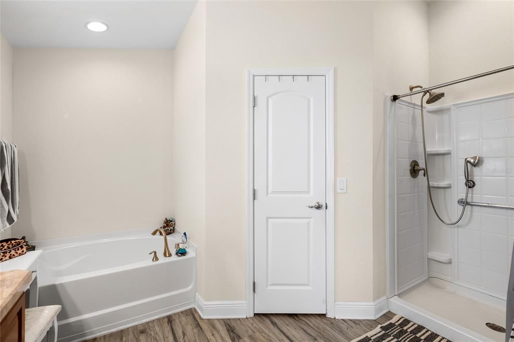For Sale: $315,000 (3 beds, 2 baths, 1504 Square Feet)