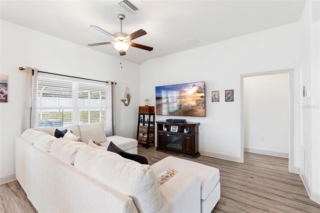 For Sale: $315,000 (3 beds, 2 baths, 1504 Square Feet)