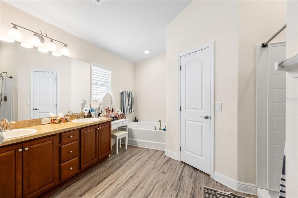 For Sale: $315,000 (3 beds, 2 baths, 1504 Square Feet)