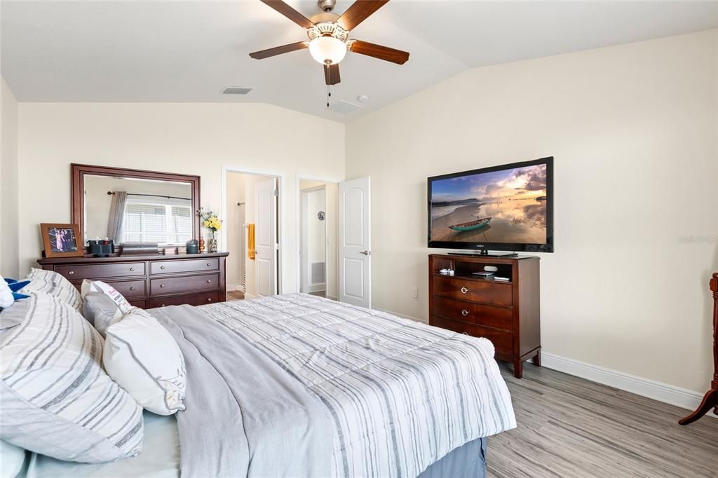 For Sale: $315,000 (3 beds, 2 baths, 1504 Square Feet)