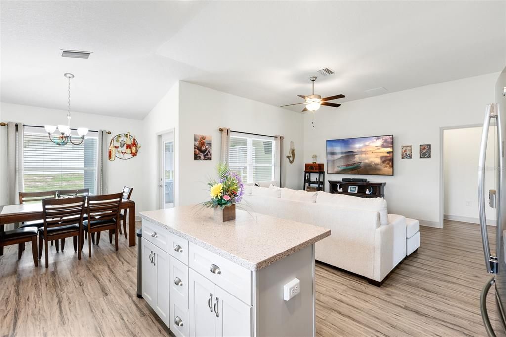 For Sale: $315,000 (3 beds, 2 baths, 1504 Square Feet)
