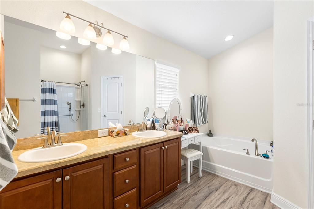 For Sale: $315,000 (3 beds, 2 baths, 1504 Square Feet)