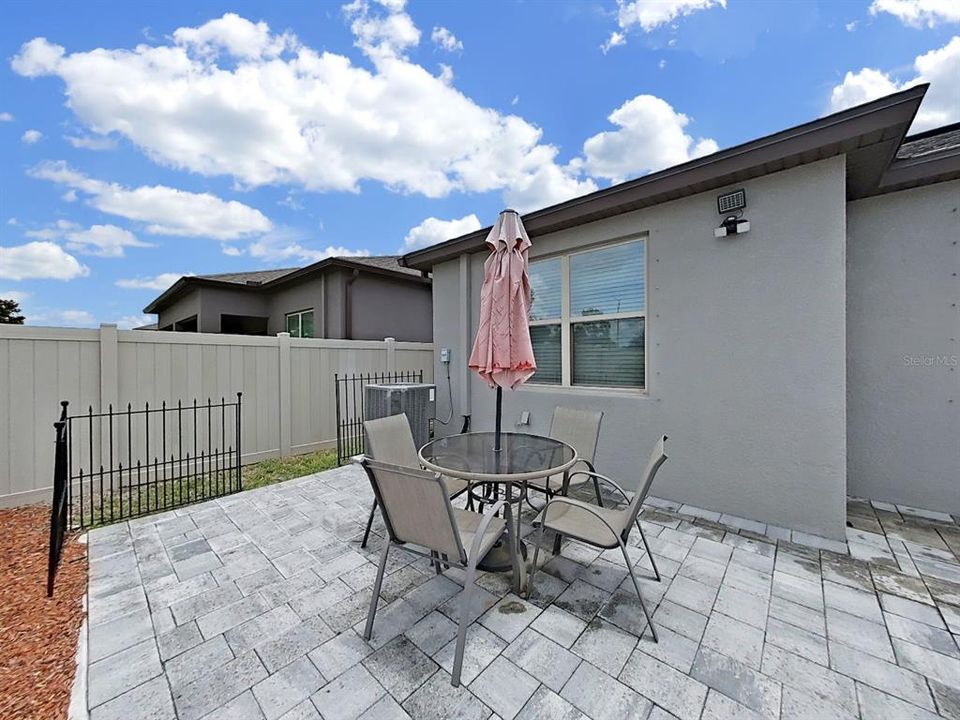For Sale: $485,000 (3 beds, 2 baths, 1964 Square Feet)