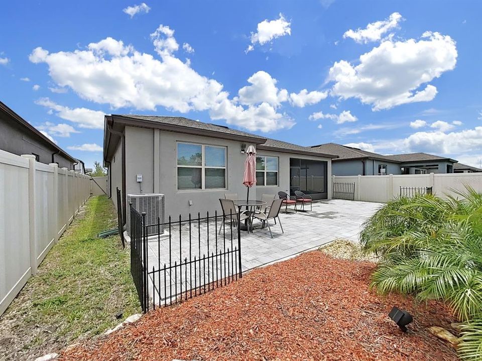 For Sale: $485,000 (3 beds, 2 baths, 1964 Square Feet)