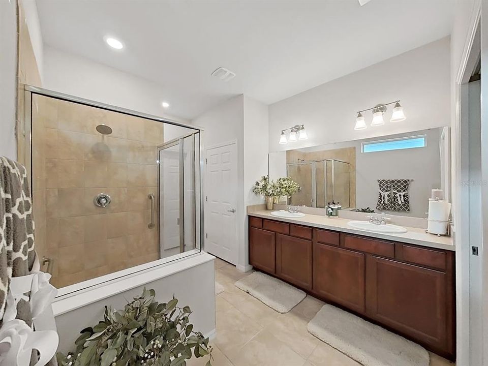 For Sale: $485,000 (3 beds, 2 baths, 1964 Square Feet)
