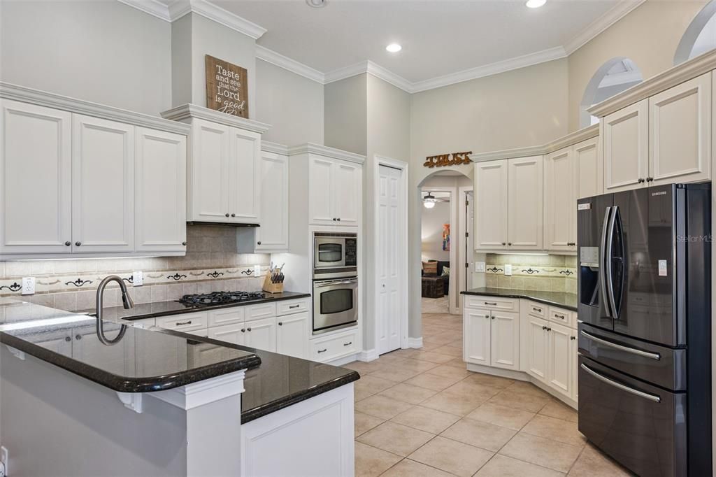 For Sale: $560,000 (4 beds, 3 baths, 2564 Square Feet)