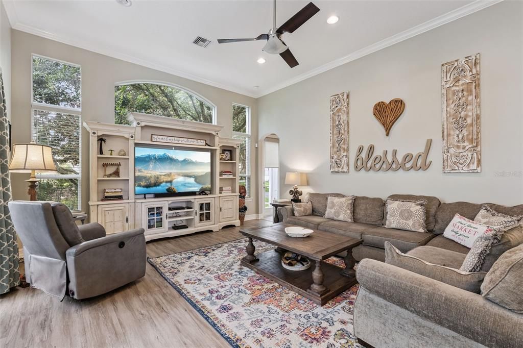 For Sale: $560,000 (4 beds, 3 baths, 2564 Square Feet)