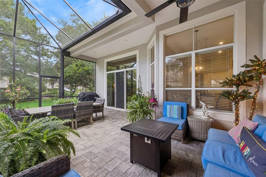 For Sale: $560,000 (4 beds, 3 baths, 2564 Square Feet)