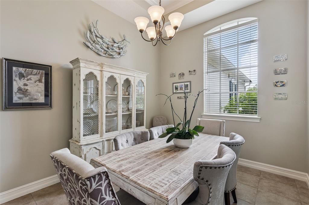 For Sale: $560,000 (4 beds, 3 baths, 2564 Square Feet)