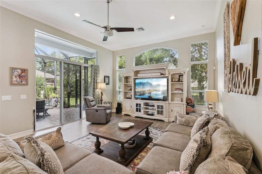 For Sale: $560,000 (4 beds, 3 baths, 2564 Square Feet)