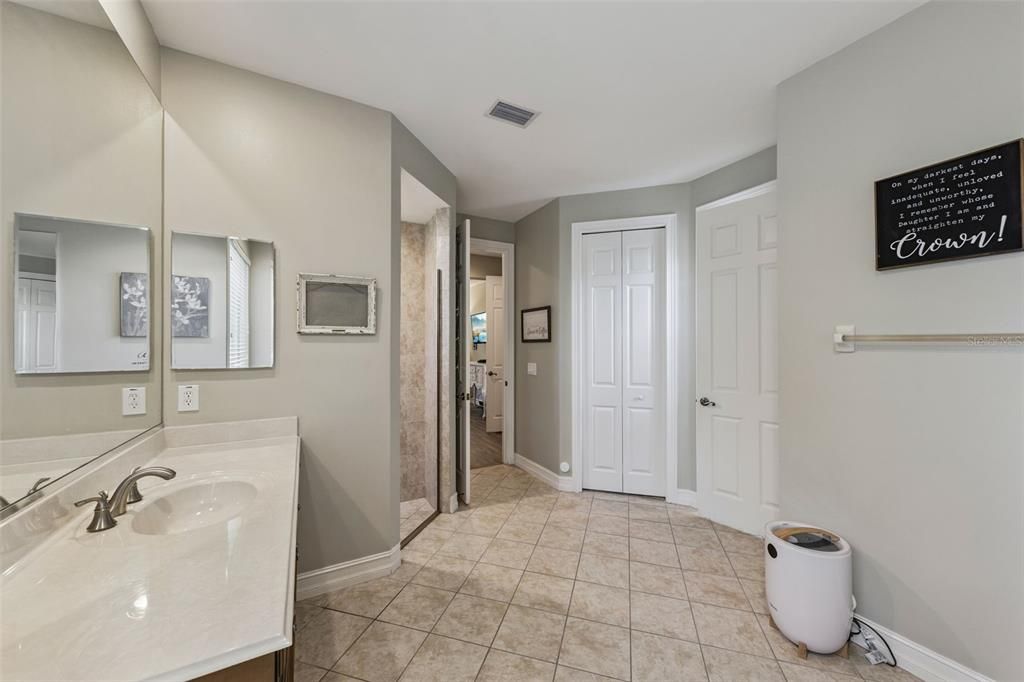 For Sale: $560,000 (4 beds, 3 baths, 2564 Square Feet)
