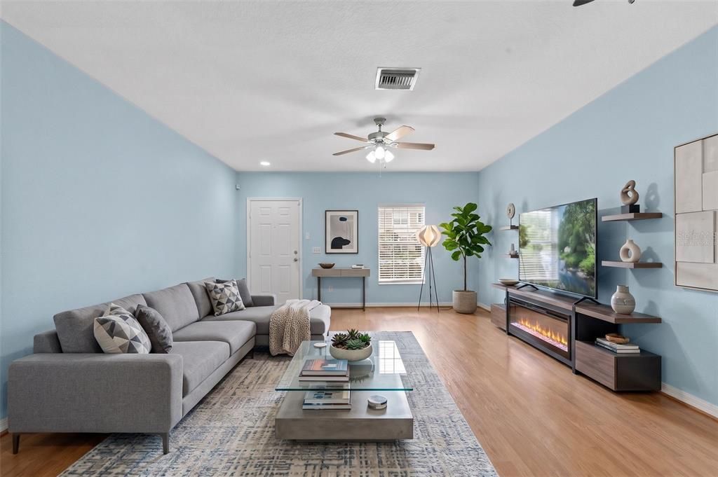 For Sale: $249,000 (2 beds, 2 baths, 1240 Square Feet)