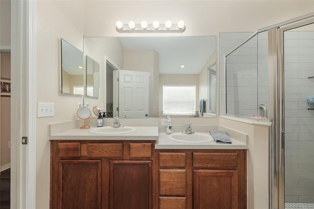 For Sale: $365,000 (4 beds, 2 baths, 1993 Square Feet)