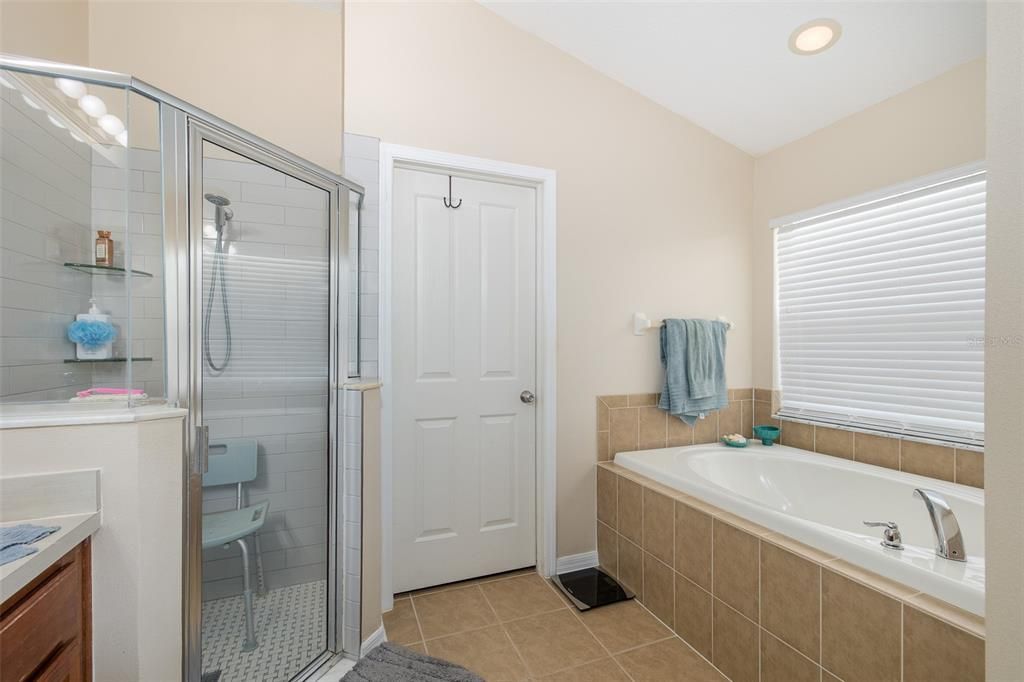 For Sale: $365,000 (4 beds, 2 baths, 1993 Square Feet)