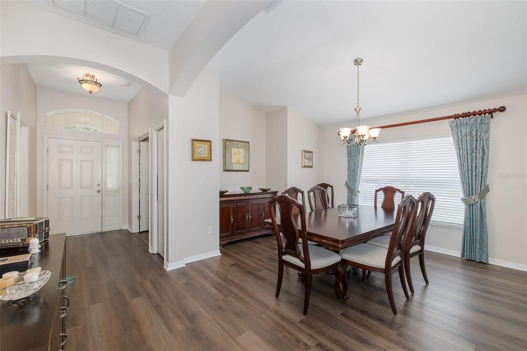 For Sale: $365,000 (4 beds, 2 baths, 1993 Square Feet)