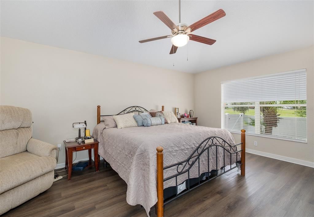 For Sale: $365,000 (4 beds, 2 baths, 1993 Square Feet)