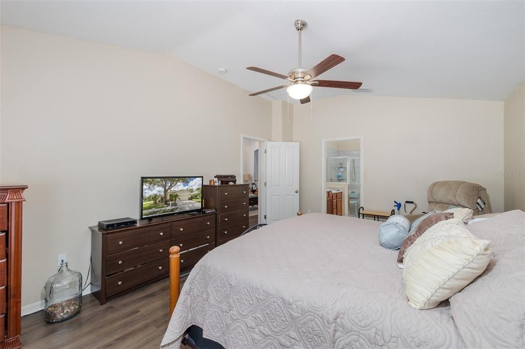 For Sale: $365,000 (4 beds, 2 baths, 1993 Square Feet)