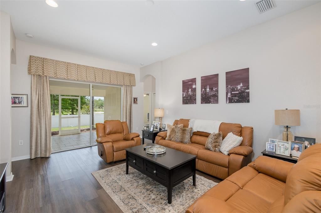 For Sale: $365,000 (4 beds, 2 baths, 1993 Square Feet)