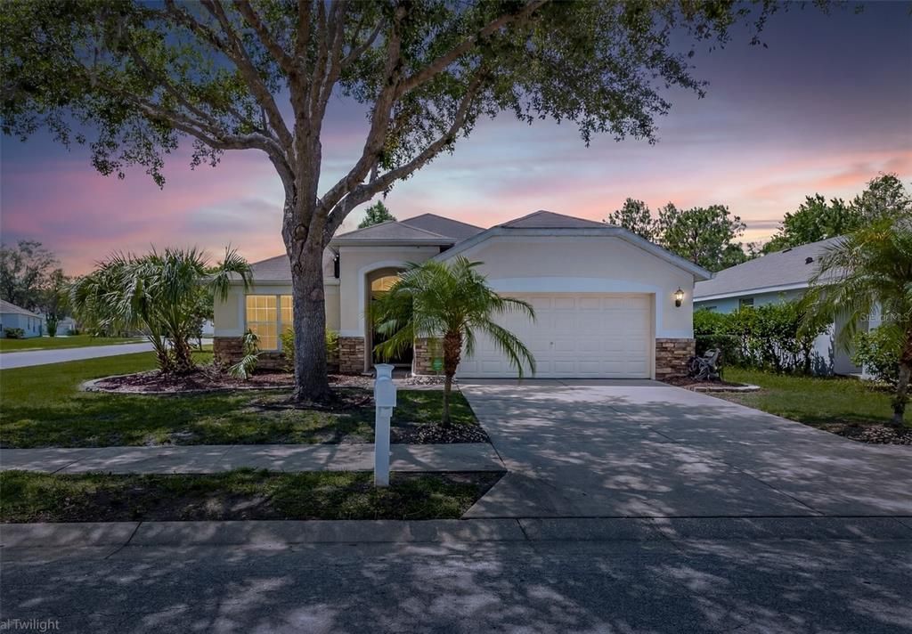 For Sale: $365,000 (4 beds, 2 baths, 1993 Square Feet)