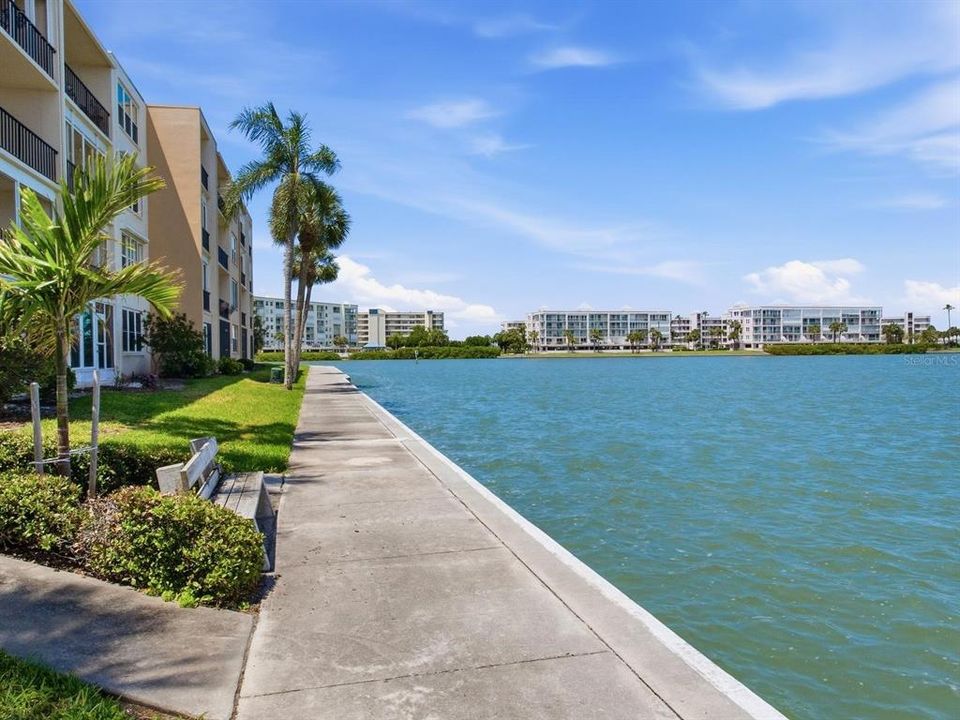 For Sale: $425,000 (2 beds, 2 baths, 1045 Square Feet)