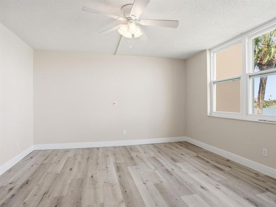 For Sale: $425,000 (2 beds, 2 baths, 1045 Square Feet)