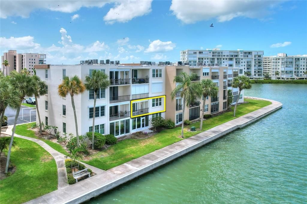 For Sale: $425,000 (2 beds, 2 baths, 1045 Square Feet)