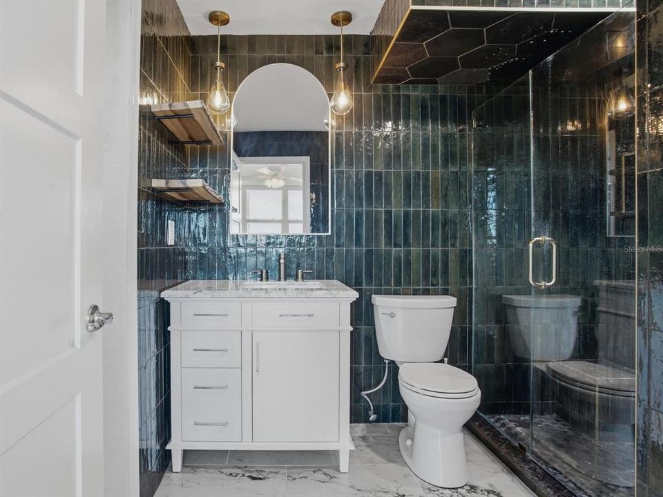 For Sale: $425,000 (2 beds, 2 baths, 1045 Square Feet)