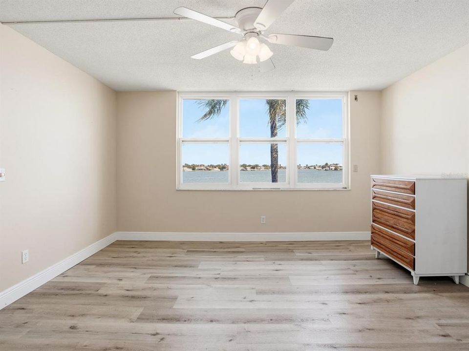 For Sale: $425,000 (2 beds, 2 baths, 1045 Square Feet)