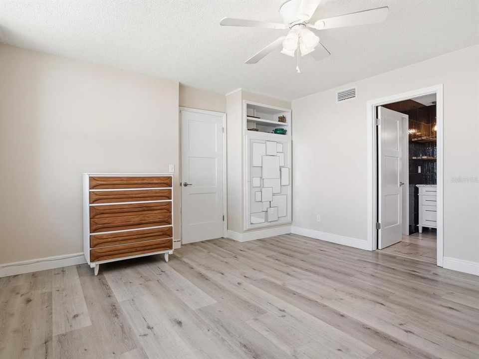 For Sale: $425,000 (2 beds, 2 baths, 1045 Square Feet)