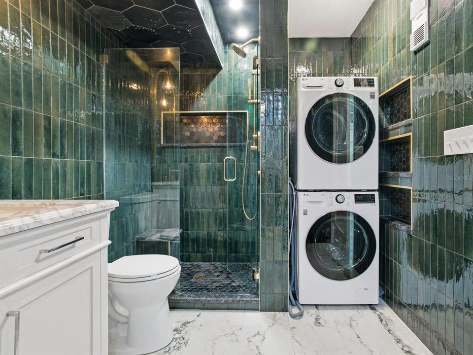 For Sale: $425,000 (2 beds, 2 baths, 1045 Square Feet)
