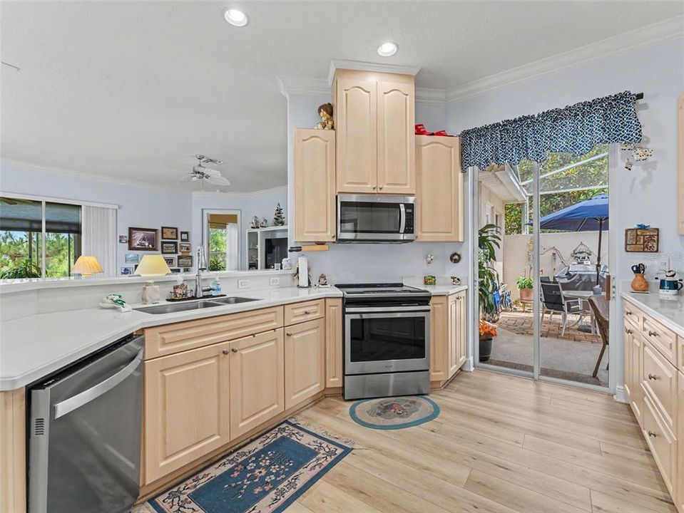На продажу: $389,900 (3 спален, 3 ванн, 1732 Квадратных фут)