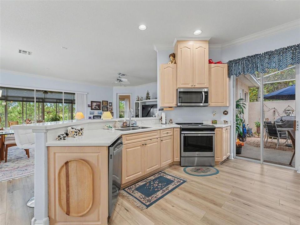 На продажу: $389,900 (3 спален, 3 ванн, 1732 Квадратных фут)