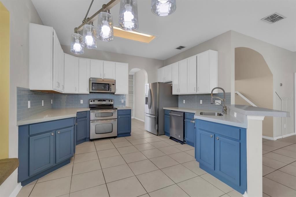 For Sale: $525,000 (4 beds, 2 baths, 2404 Square Feet)
