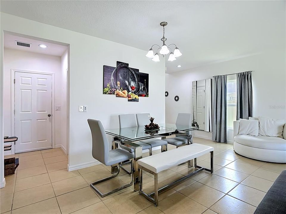 待售: $397,900 (4 贝兹, 2 浴室, 2430 平方英尺)